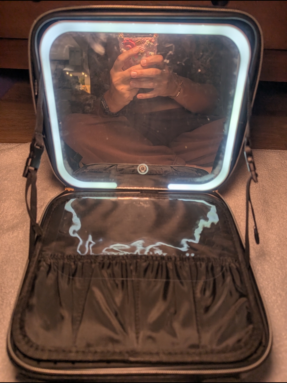 LED Lighted Makeup Case - Picture 2 of 4